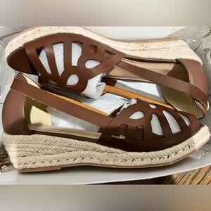 Never worn before Brown open toe sandals